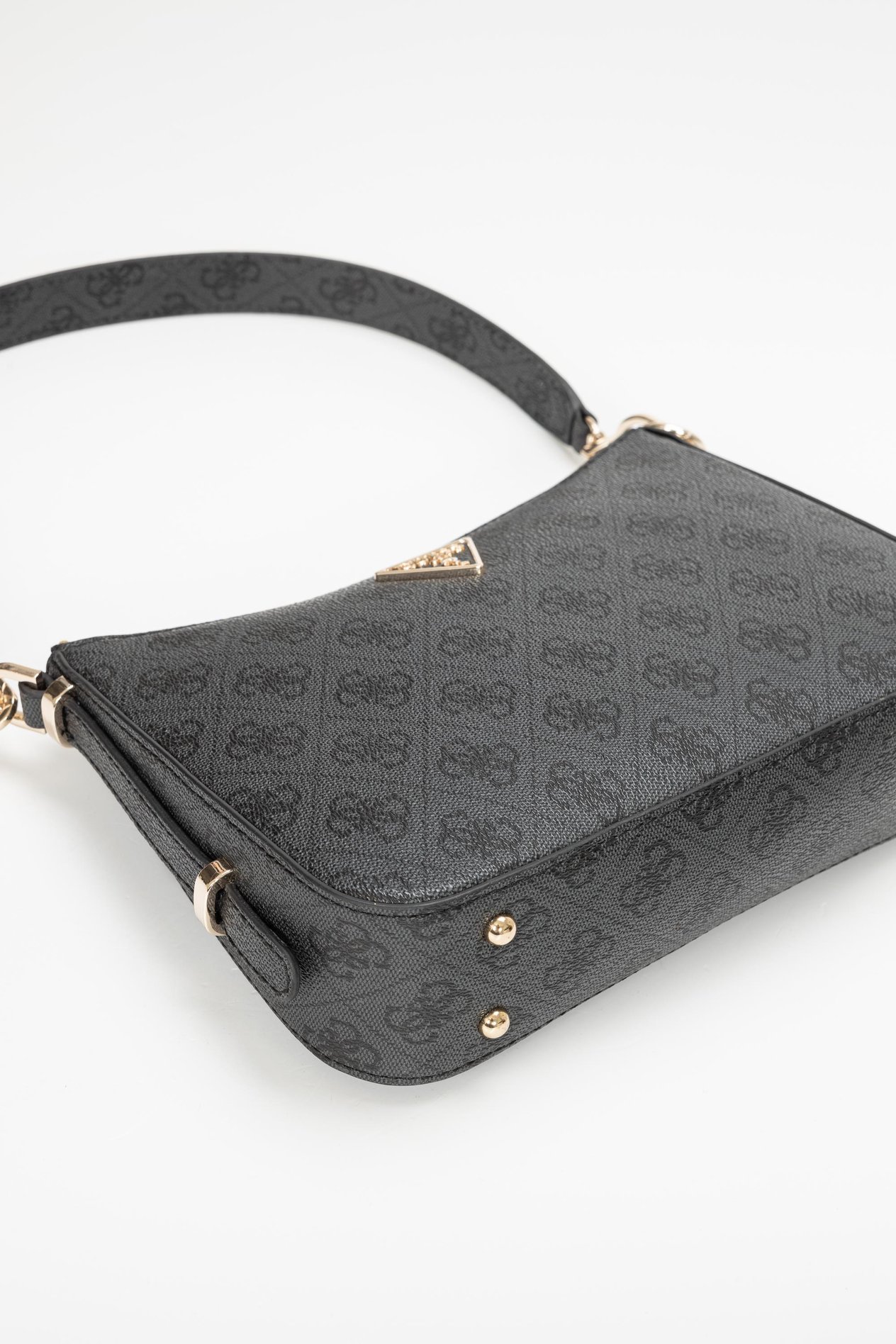 guess-kadin-omuz-cantasi-d0f8f9.jpg