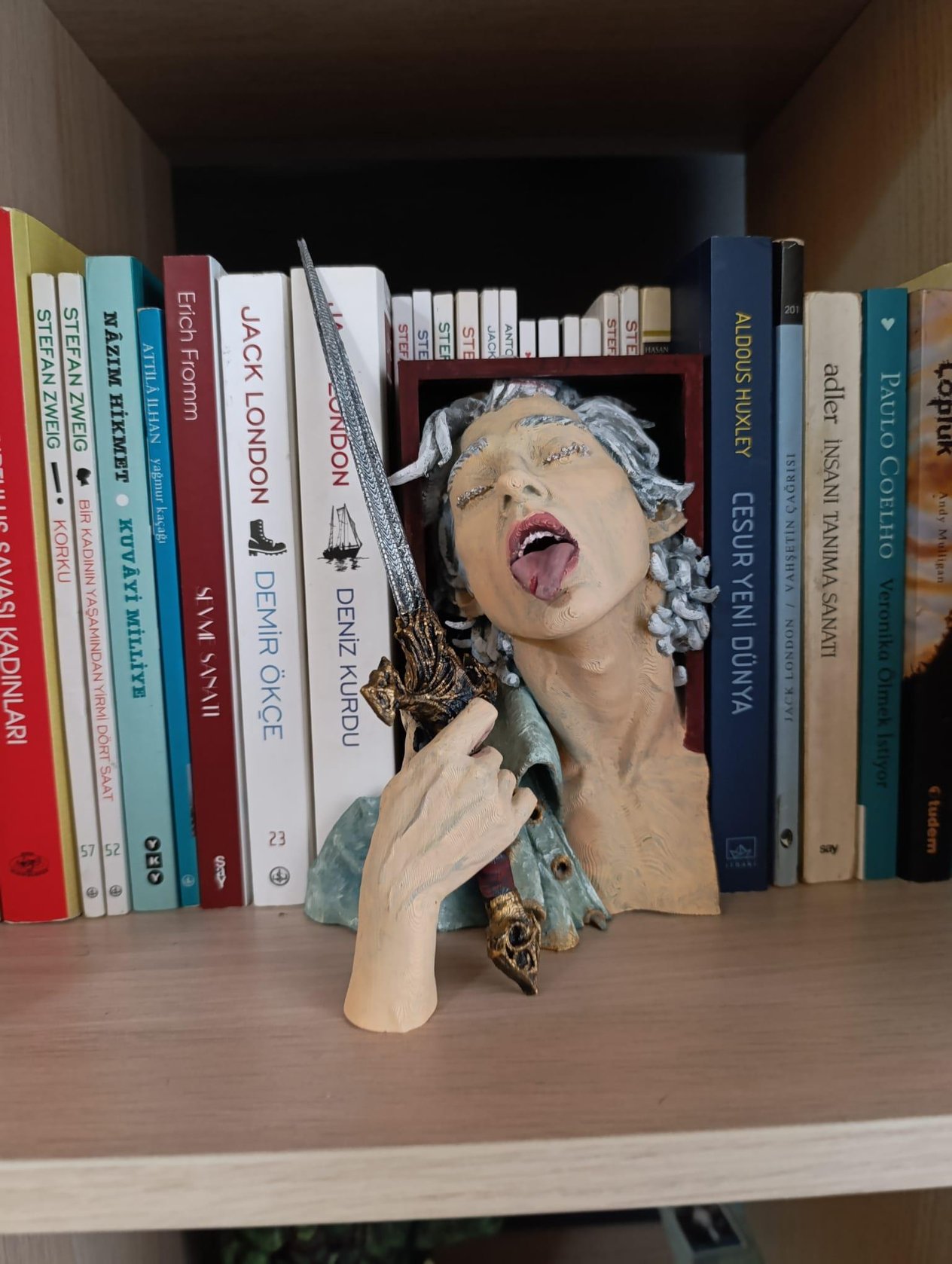Book Nook Dagger Lady