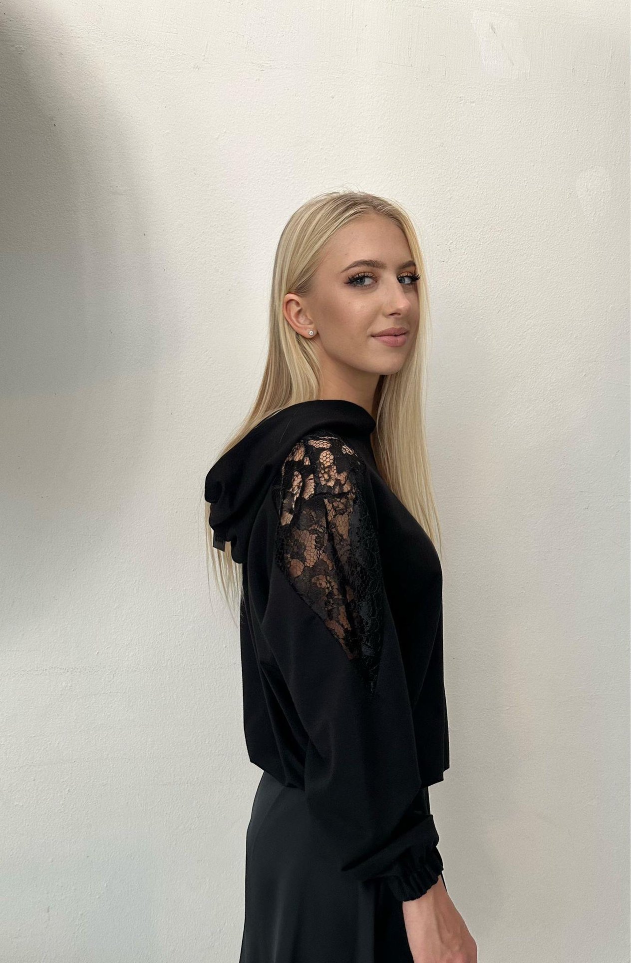 Siyah Dantel Detaylı Sweatshirt