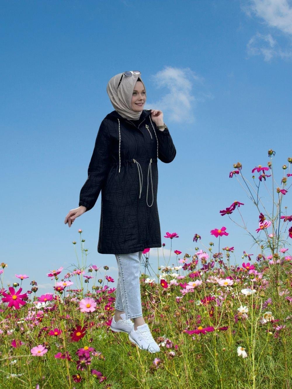 Noshe Beli Büzgülü Siyah Renk Kadın Kapitone Kap 4489