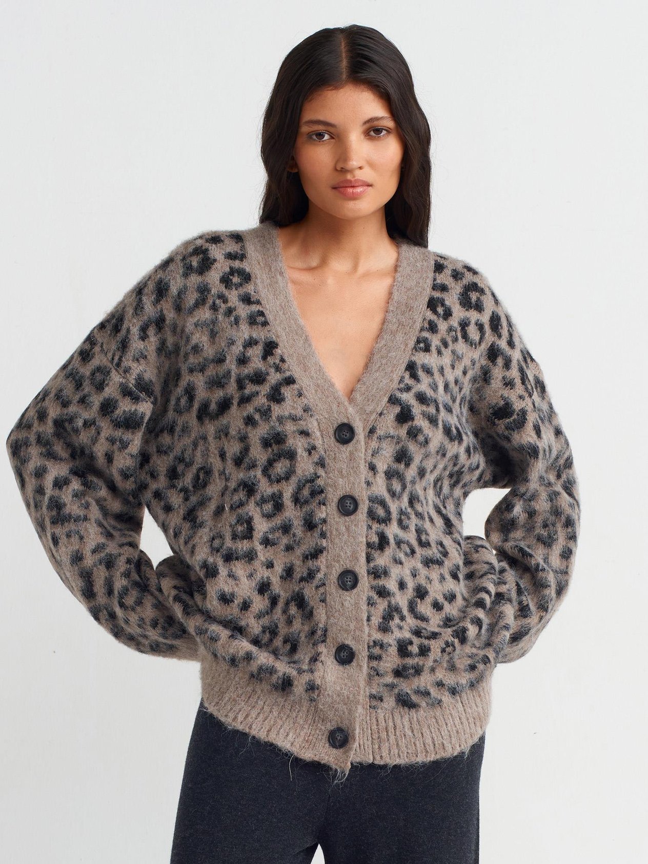 60273 V YAKA LEOPAR ŞARDONLU TRİKO HIRKA