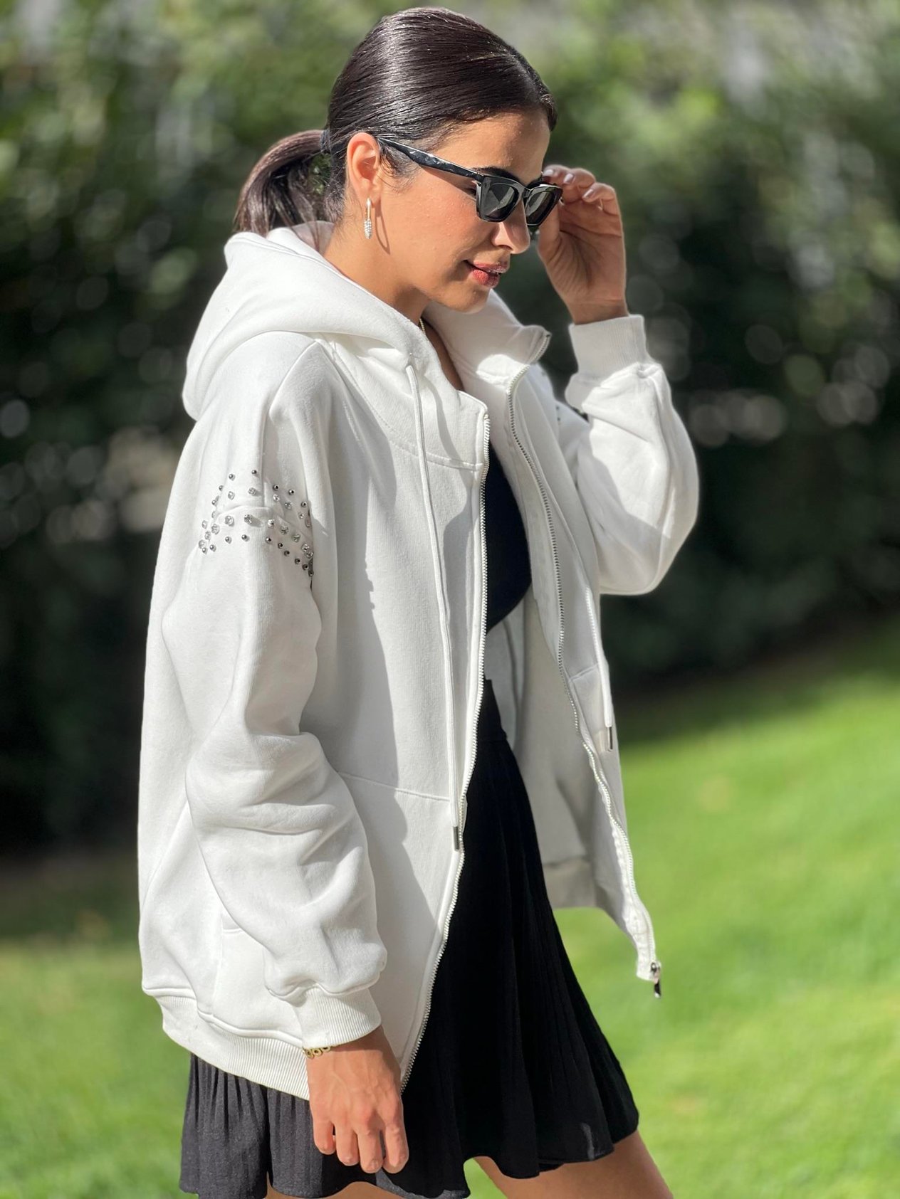 Kolları Taş Detaylı Sweatshirt Beyaz