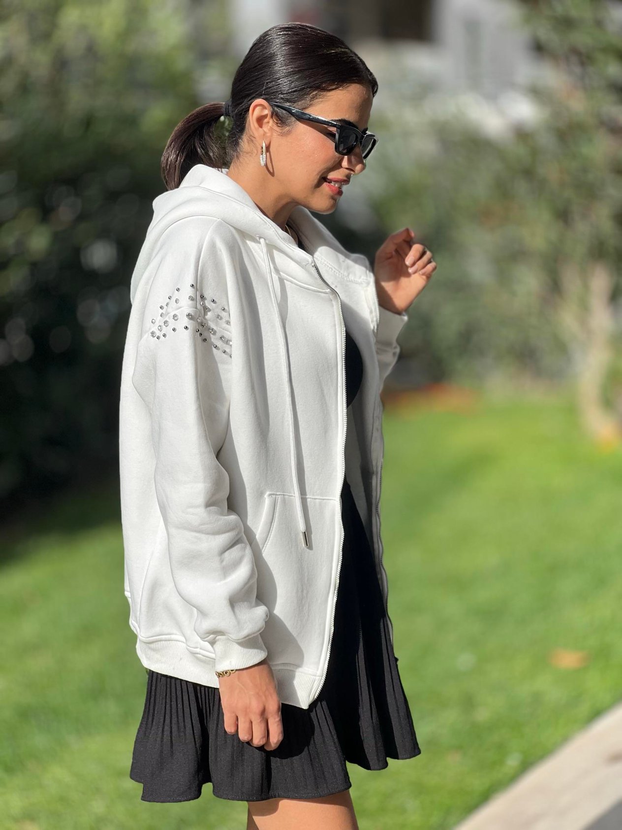 Kolları Taş Detaylı Sweatshirt Beyaz