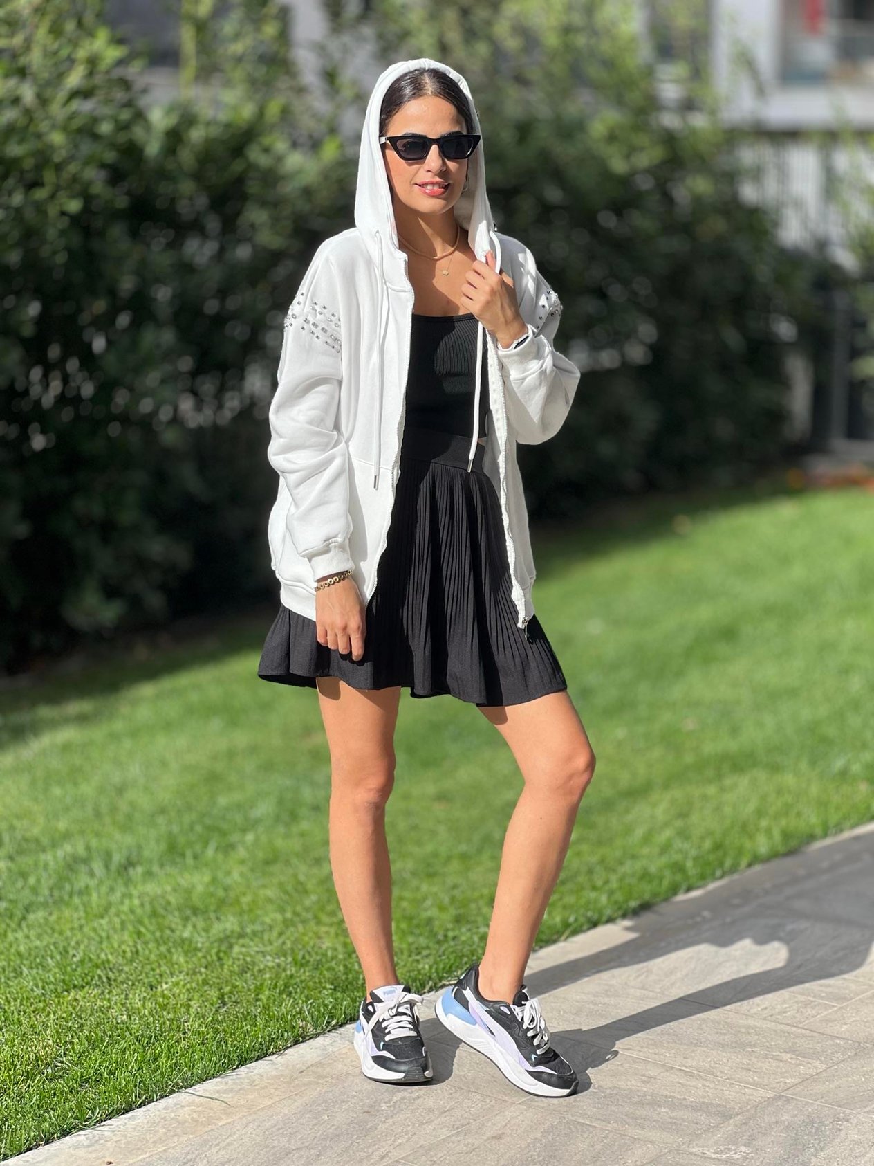 Kolları Taş Detaylı Sweatshirt Beyaz