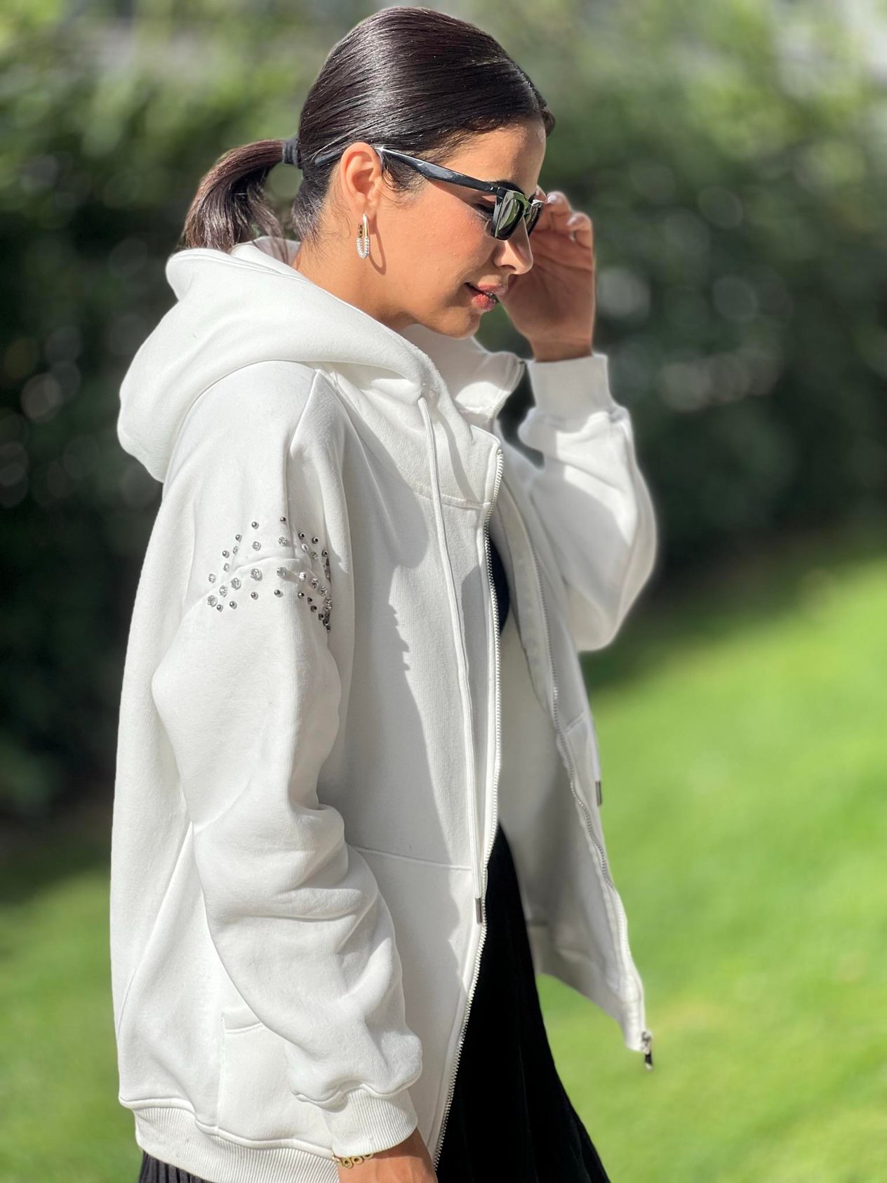 Kolları Taş Detaylı Sweatshirt Beyaz