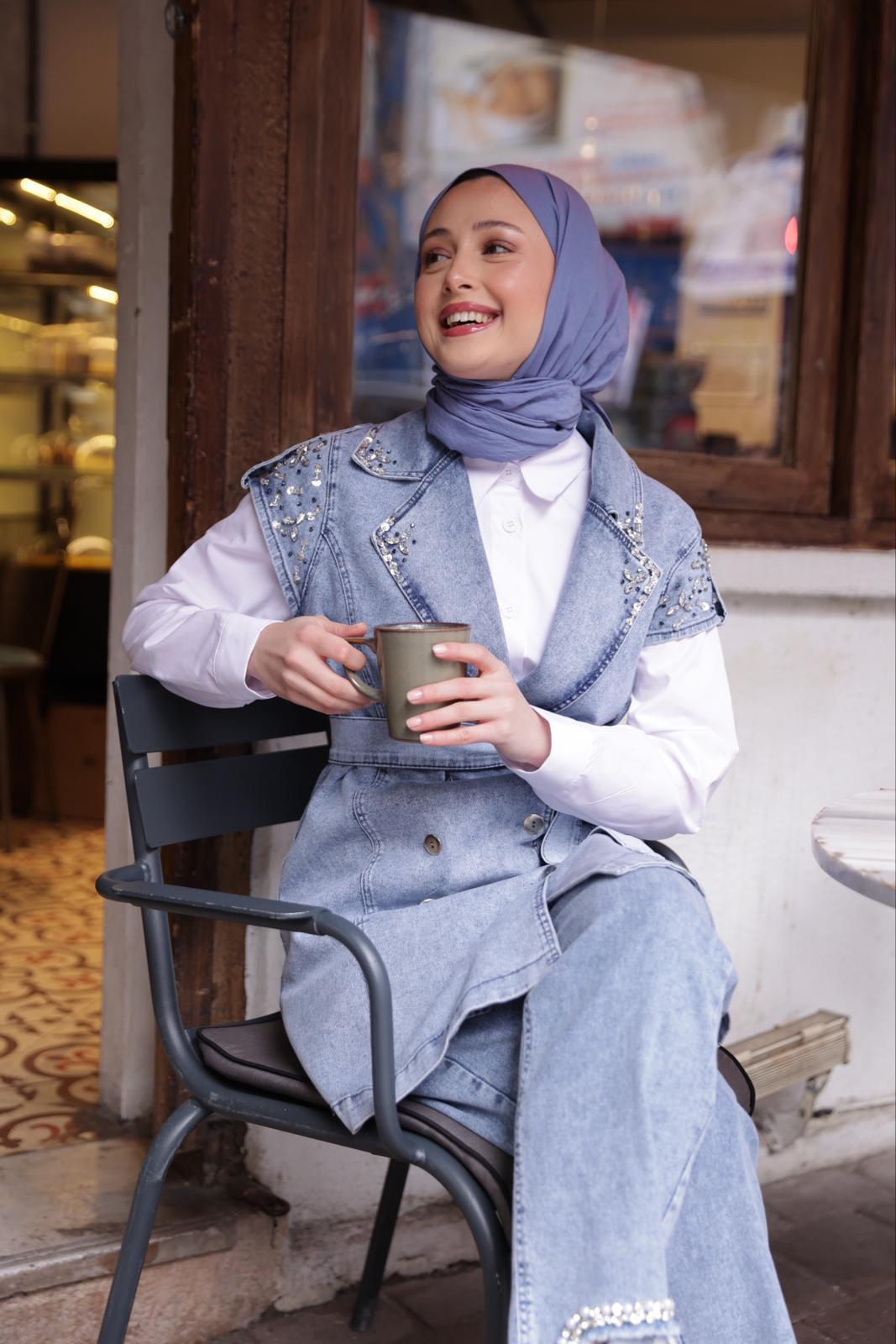 Esra Keküllüoğlu Omzu Taşlı Kot Takım