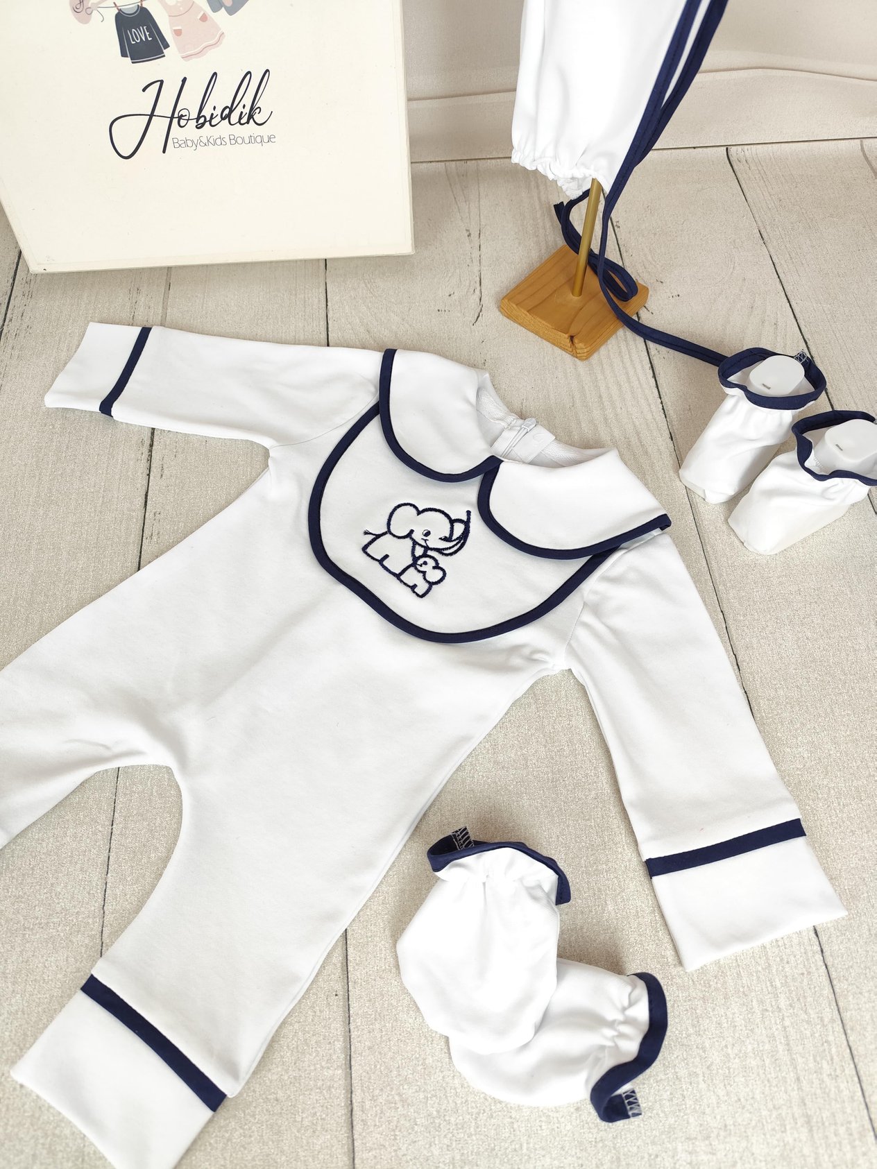 Beyaz Fil İşlemeli Lacivert Biye Bebe Yaka Tulum Set 
