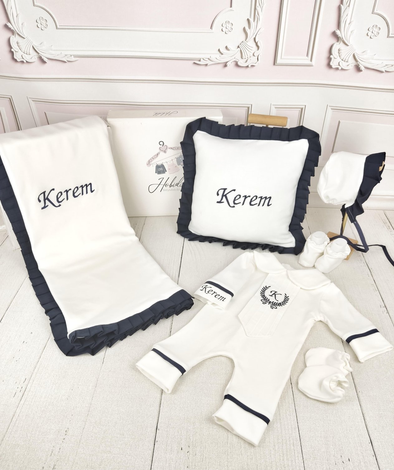 Ekru Siyah Fırfırlı İsim Ve Çelenk İşlemeli Komple Tulum Set