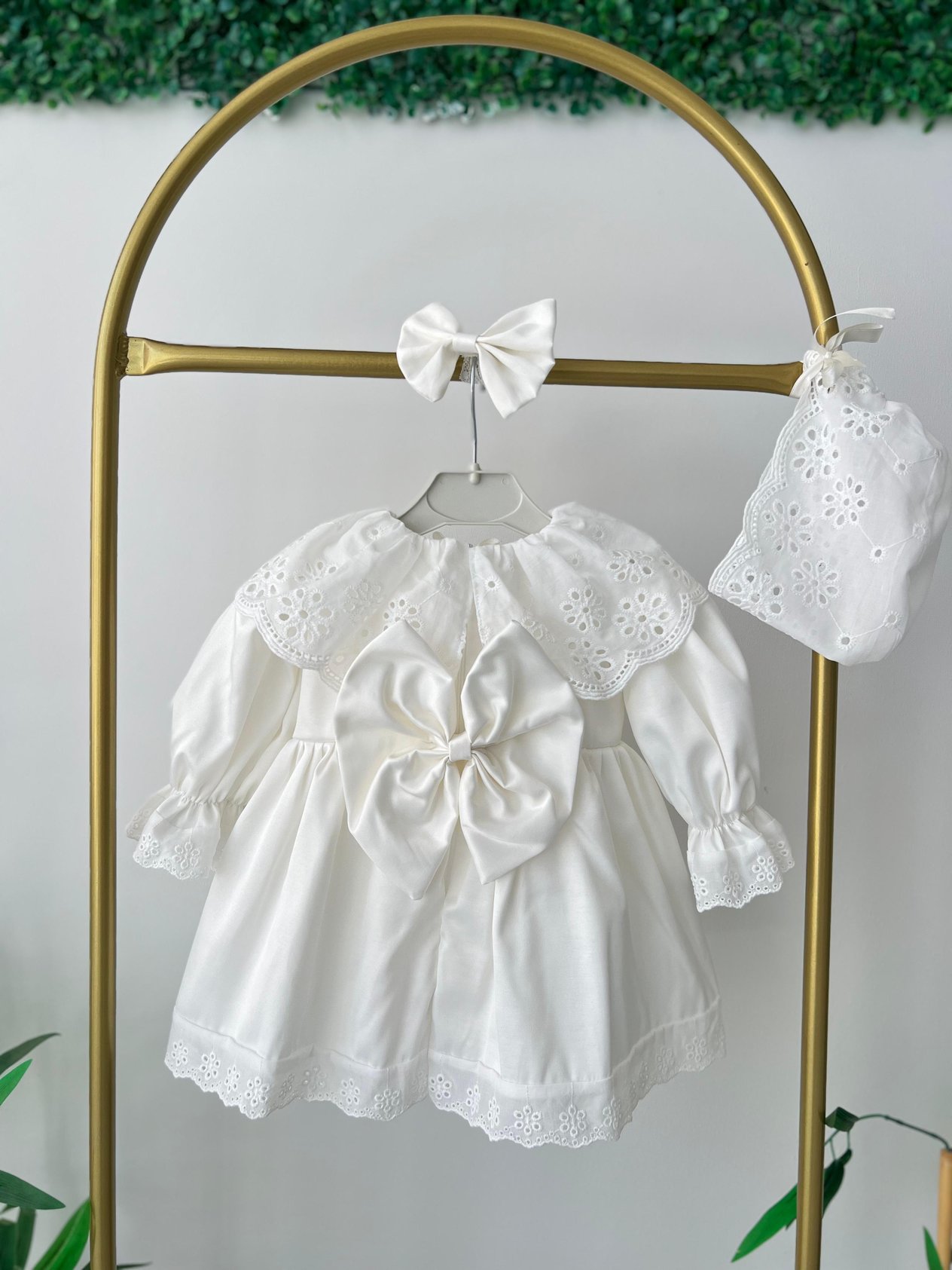 Embroidered Off-White Fisto Cape Collar Dress