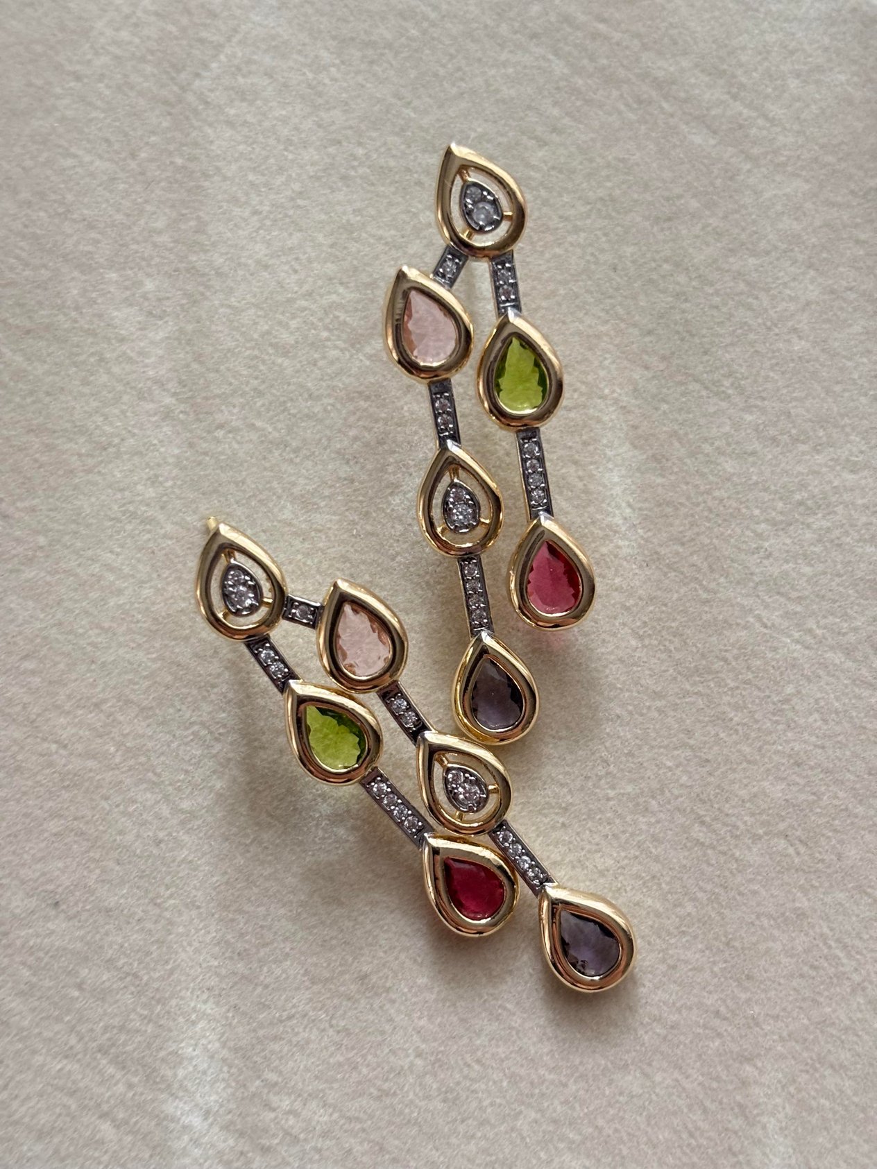 Marka Model Renkli İthal Küpe