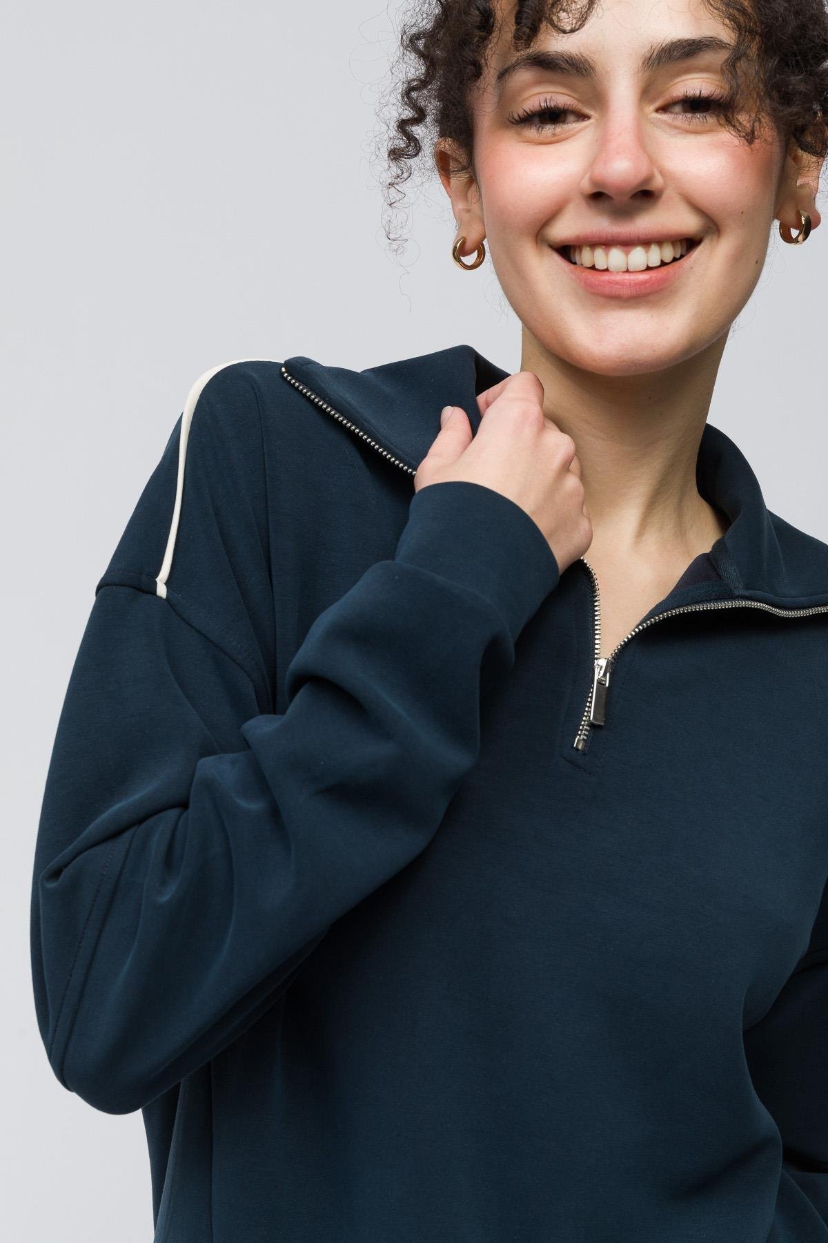 Lugo - Tek Biyeli Oversize Yakası Fermuar Detaylı Önü Kısa Arkası Uzun Modal Sweatshirt - Lacivert Renk