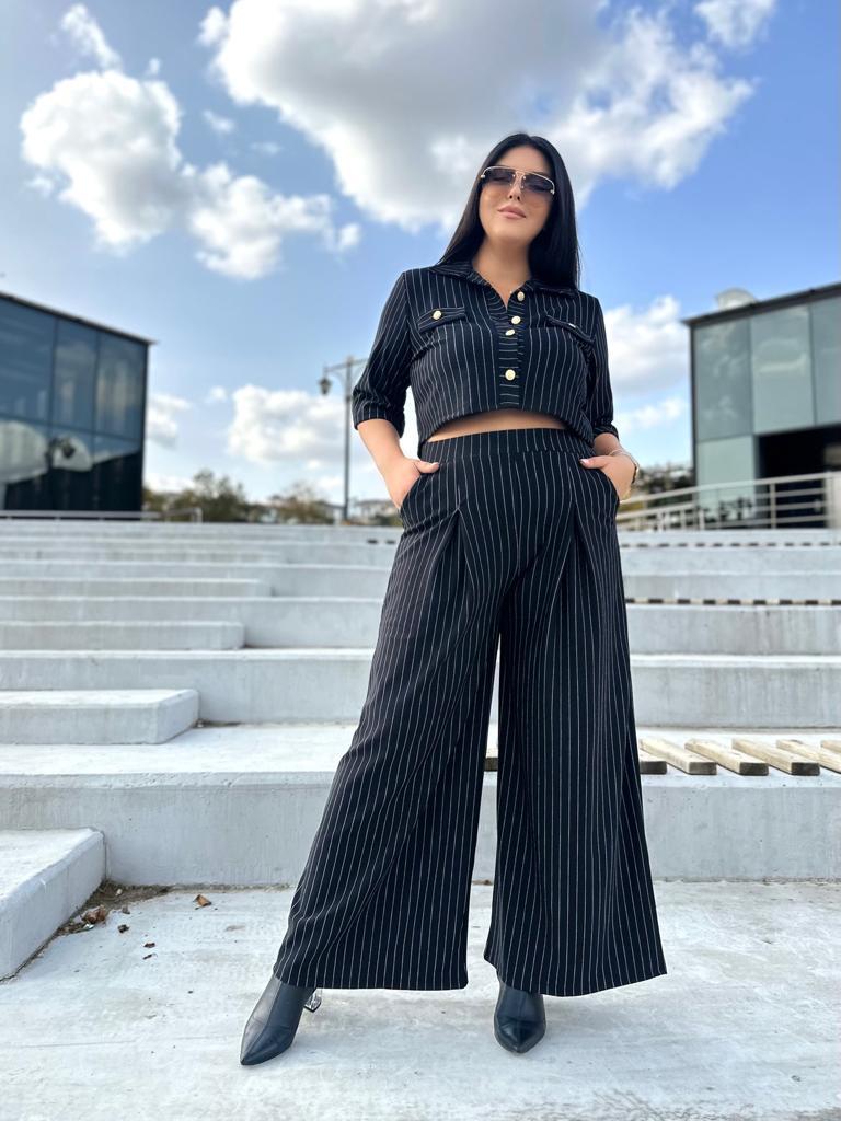 Gold Düğme Detaylı Beyaz Çizgili Crop Gömlek Oversize Kadın İkili Takım  - Siyah 