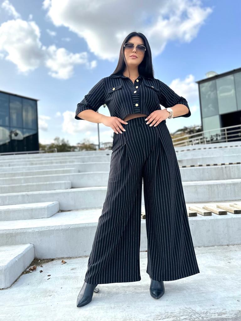 Gold Düğme Detaylı Beyaz Çizgili Crop Gömlek Oversize Kadın İkili Takım  - Siyah 