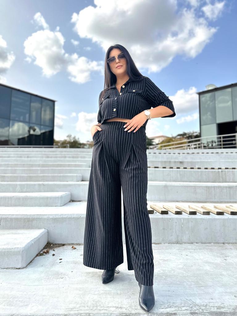 Gold Düğme Detaylı Beyaz Çizgili Crop Gömlek Oversize Kadın İkili Takım  - Siyah 