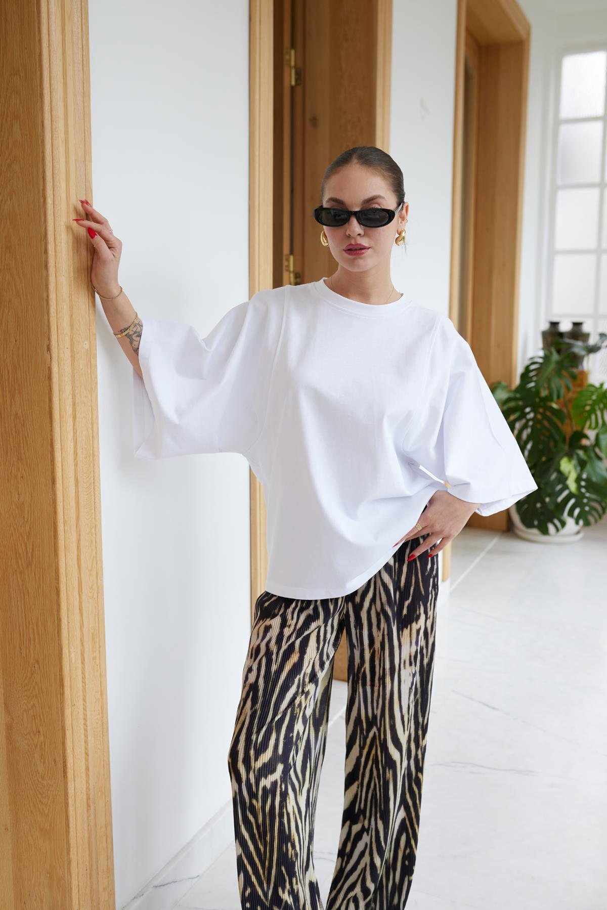 Beyaz Bisiklet Yaka Yarasa Kol Oversize T-shirt