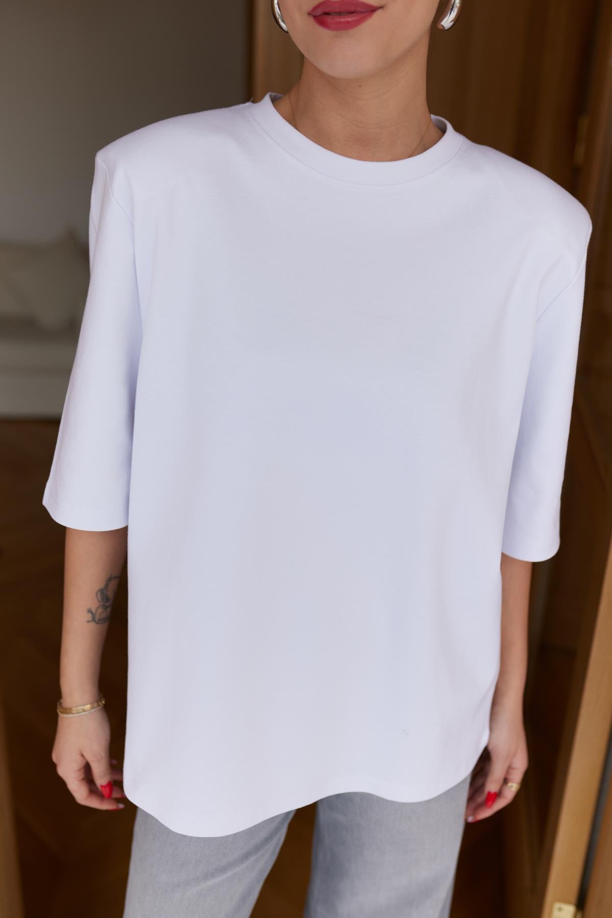 Beyaz Vatkalı Oversize T-Shirt