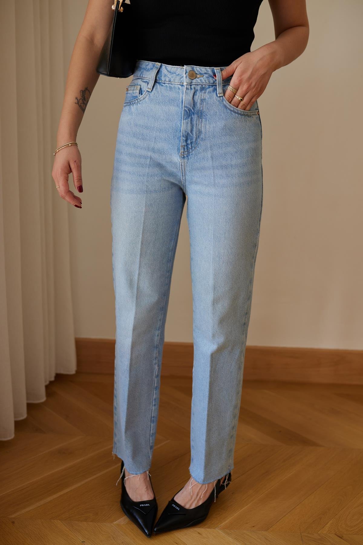 Buz Mavi Yüksek Bel Paçası Kesik Denim Pantolon