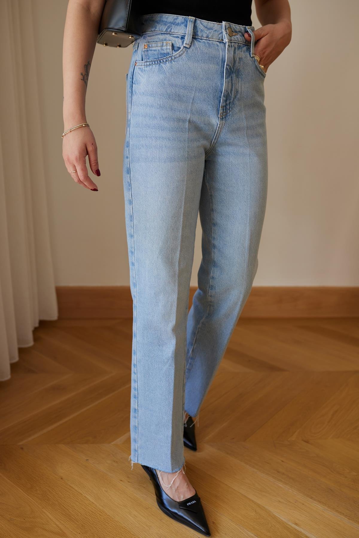 Buz Mavi Yüksek Bel Paçası Kesik Denim Pantolon