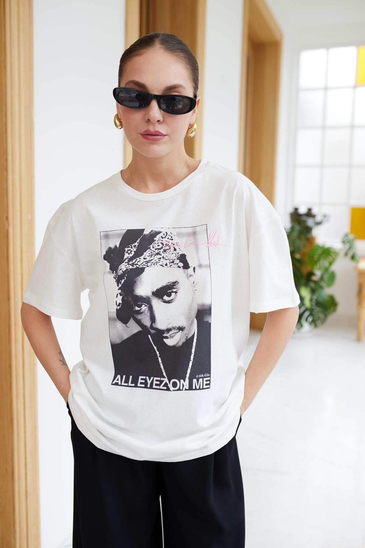 Ekru Bisiklet Yaka Tupac Baskılı T-Shirt