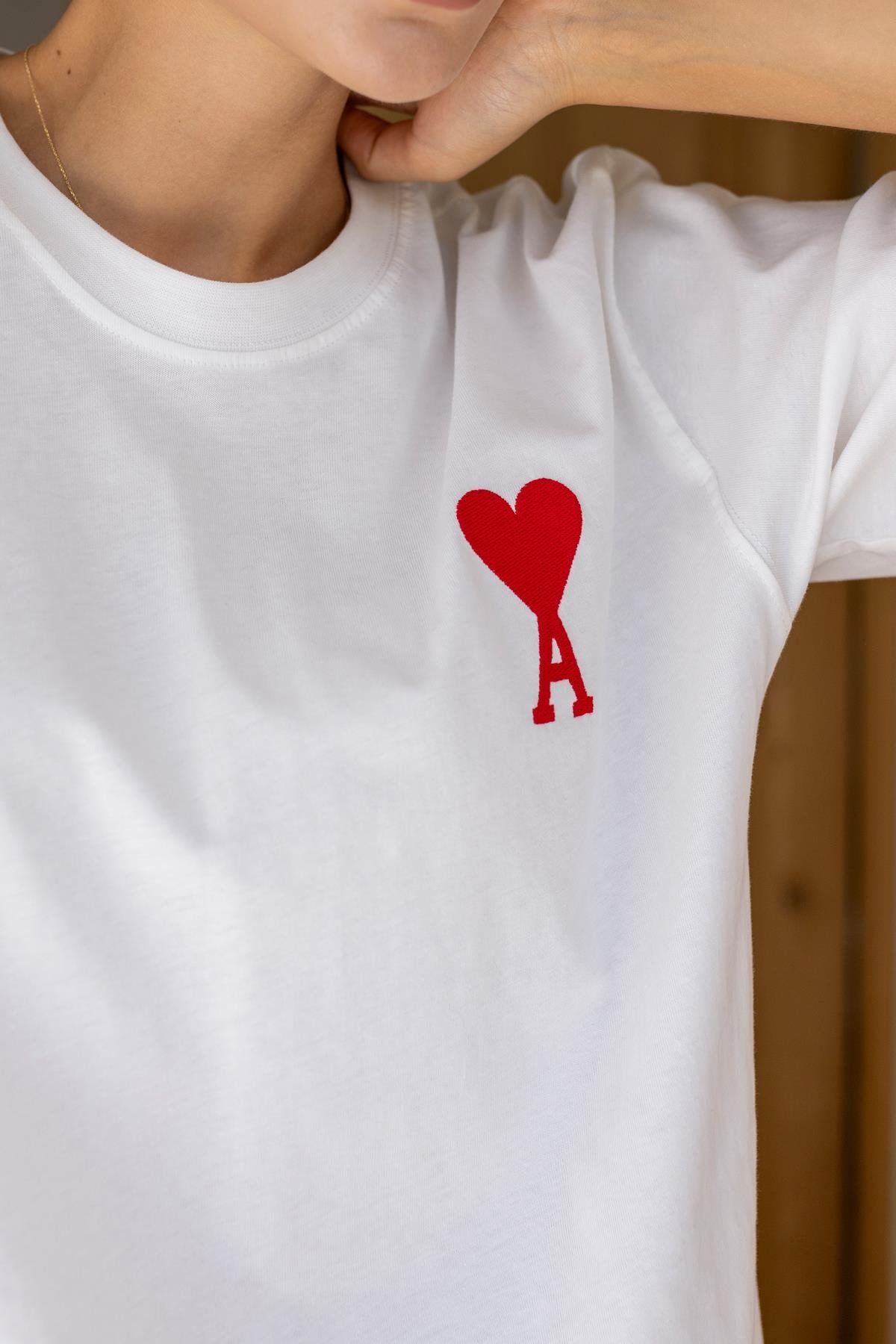 Ekru Kalp Nakış Detaylı Oversize Tshirt