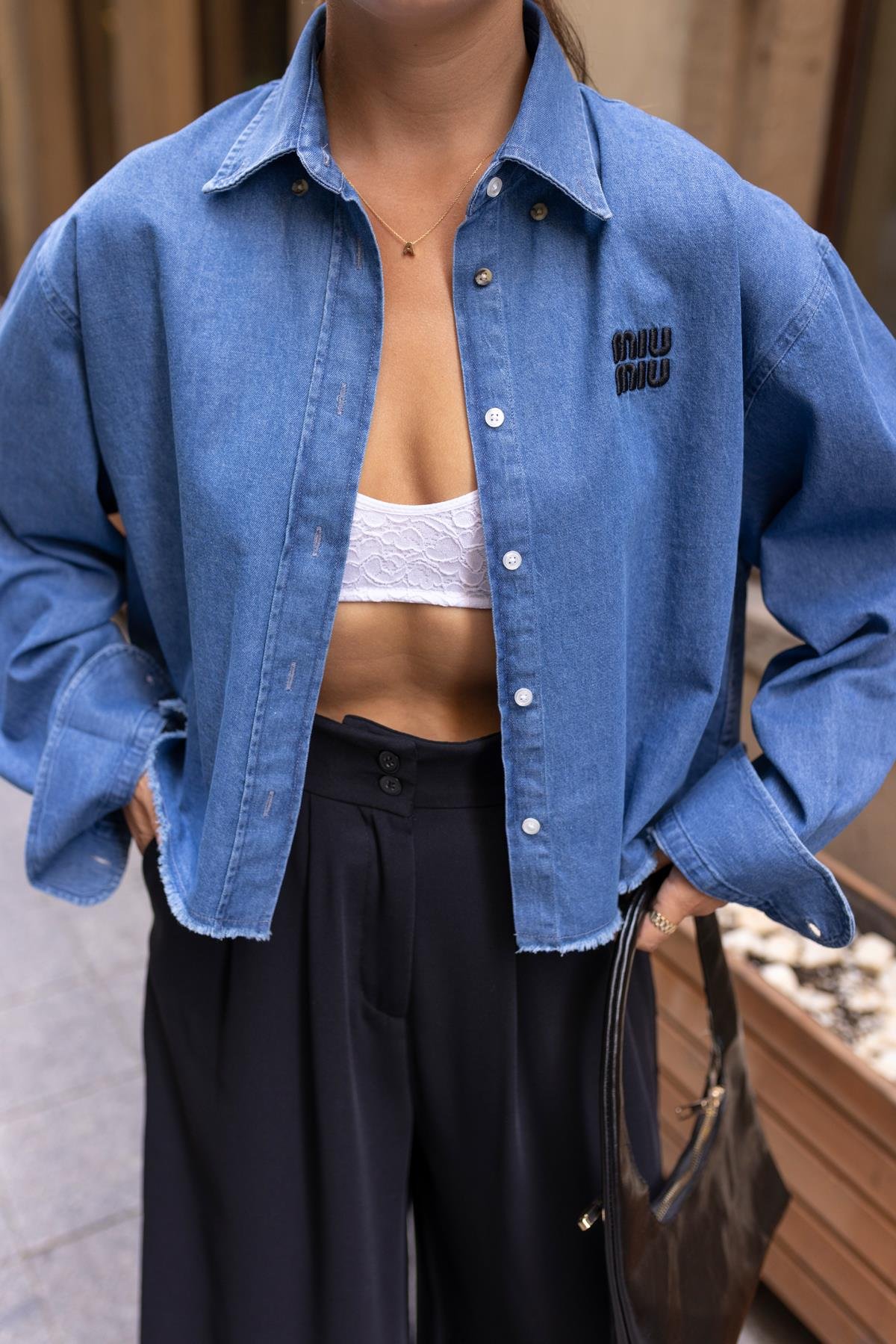 Klasik Jean Rengi Yazı Nakışlı Denim Gömlek
