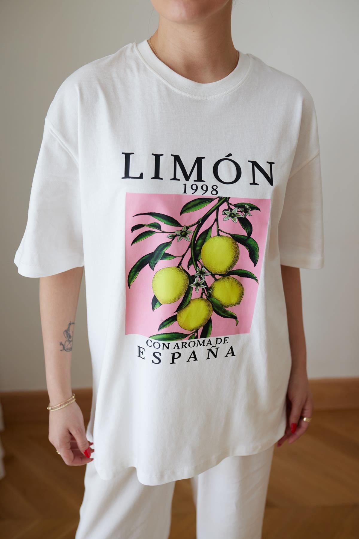Krem Yazı Ve Limon Baskılı Oversize T-Shirt