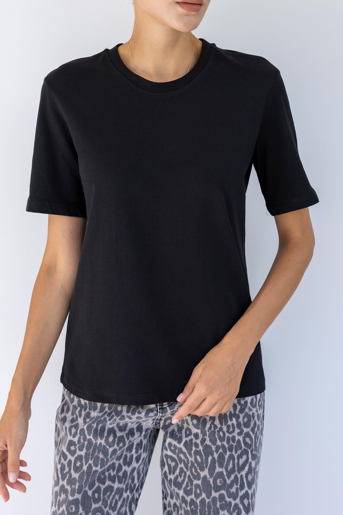 Siyah Bisiklet Yaka Basic T-Shirt