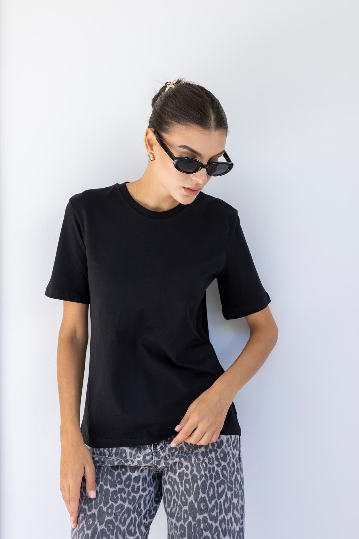 Siyah Bisiklet Yaka Basic T-Shirt
