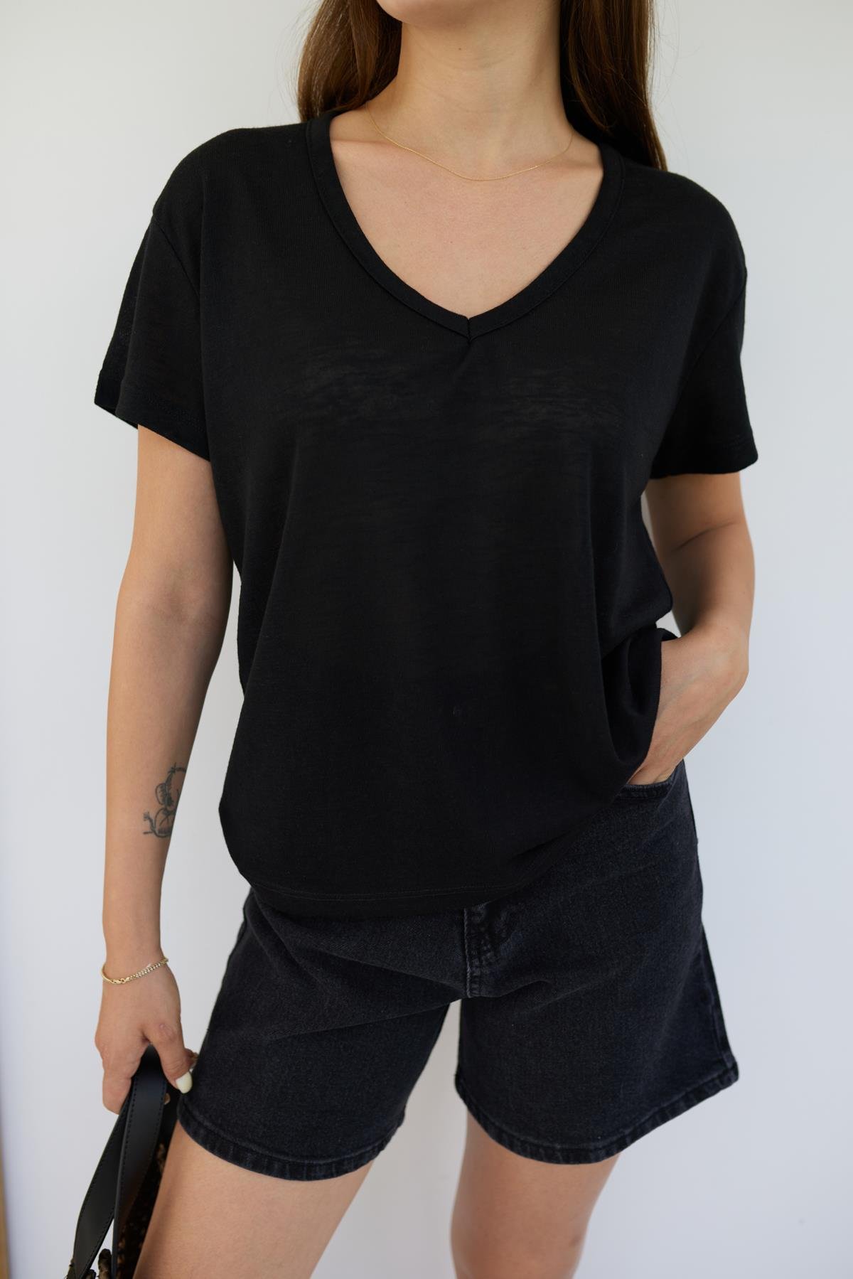 Siyah V Yaka Transpran T-Shirt