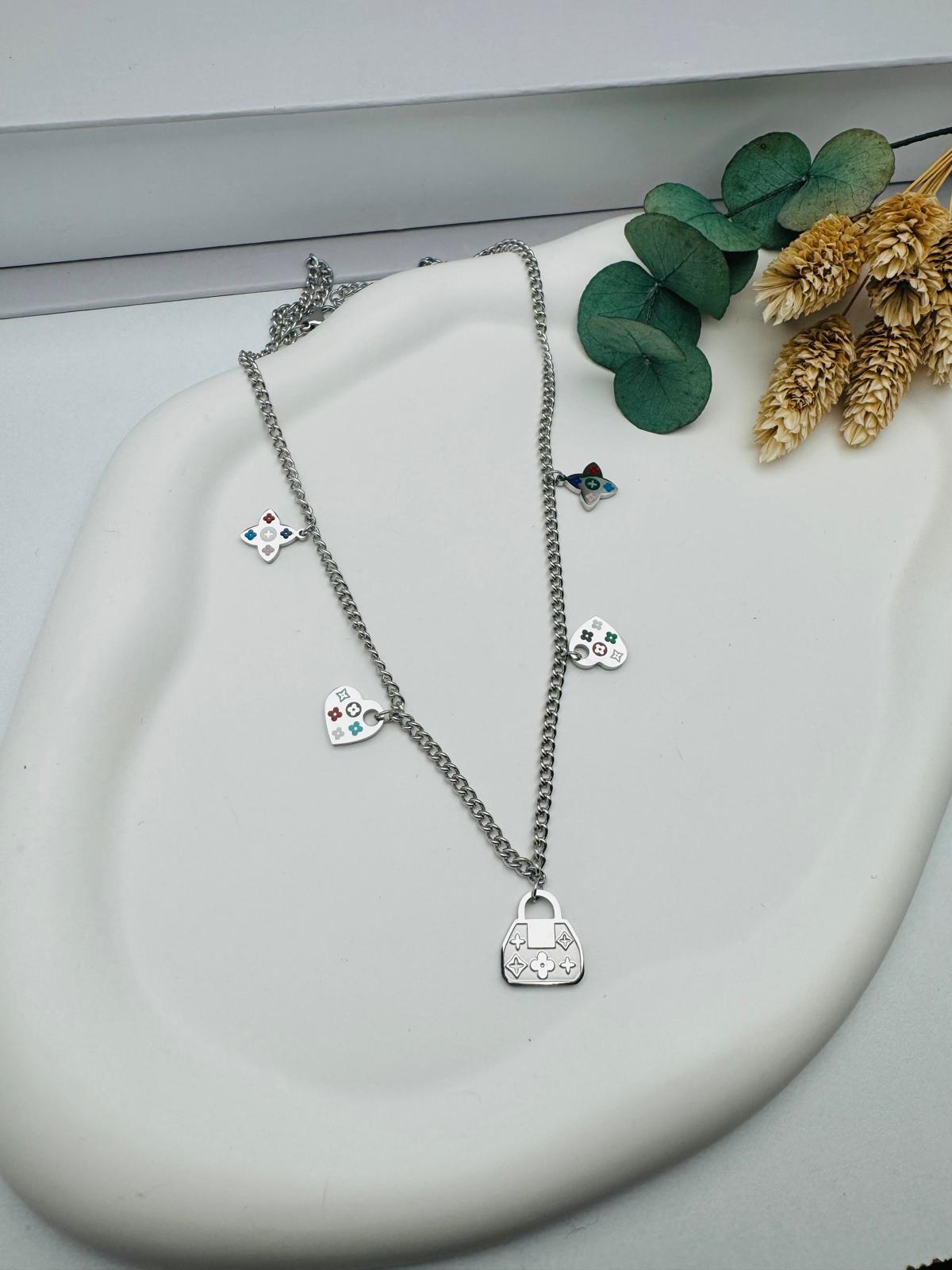 Kalpli  Detaylı Çelik Kolye (Gümüş) 010667