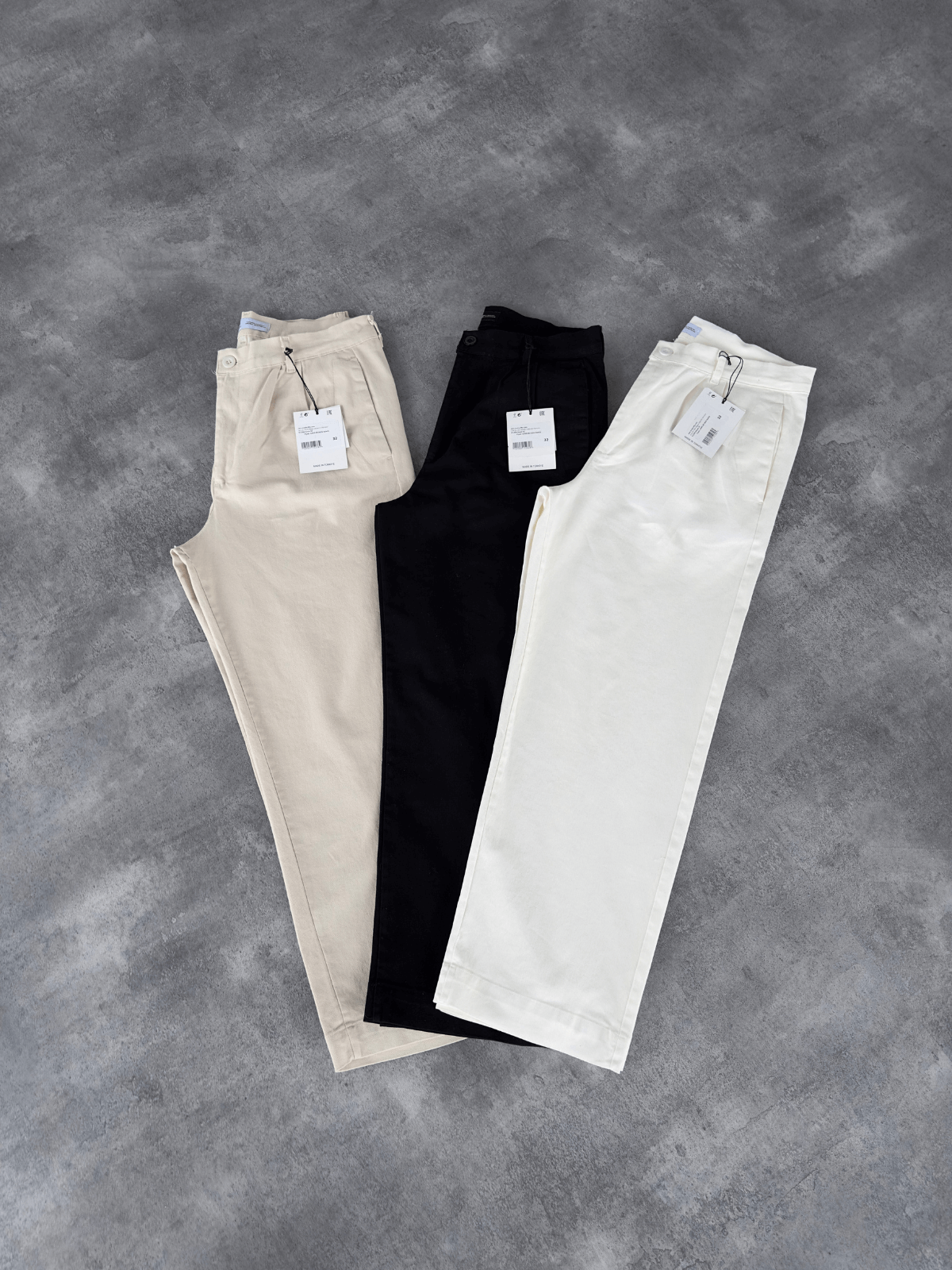 Beyaz Ön Pileli Baggy Gabardin Pantolon