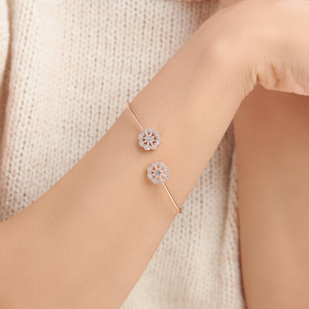 925 Ayar Rose Kaplama Papatya  Model Kelepçe Gümüş Bileklik 