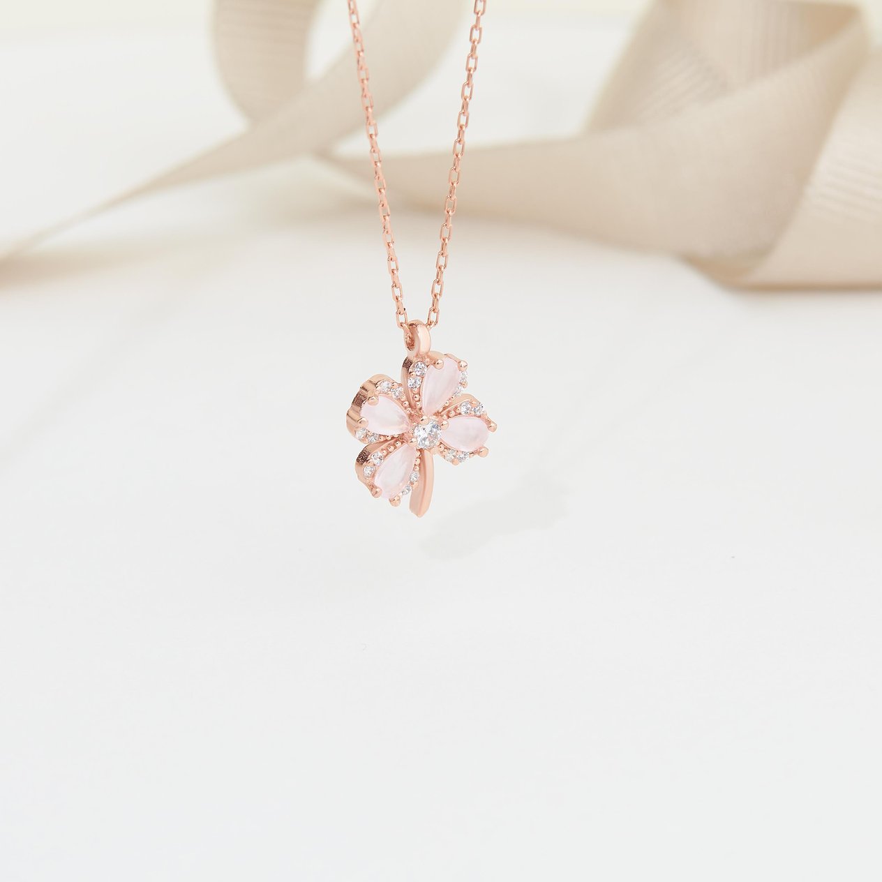925 AYAR ROSE KAPLAMA  PEMBE KUVARS TAŞLI YONCA GÜMÜŞ KOLYE