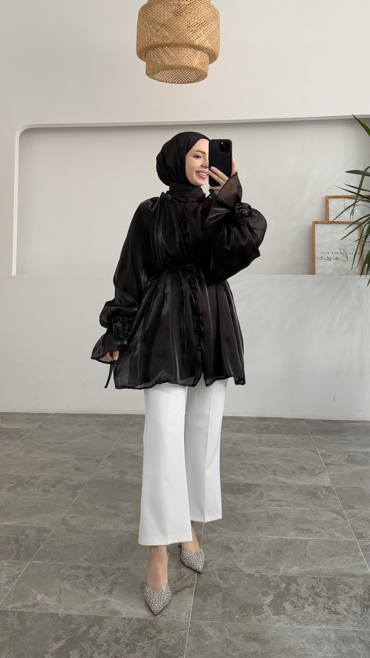 Aknay Organze Gül Detaylı Siyah Tunik