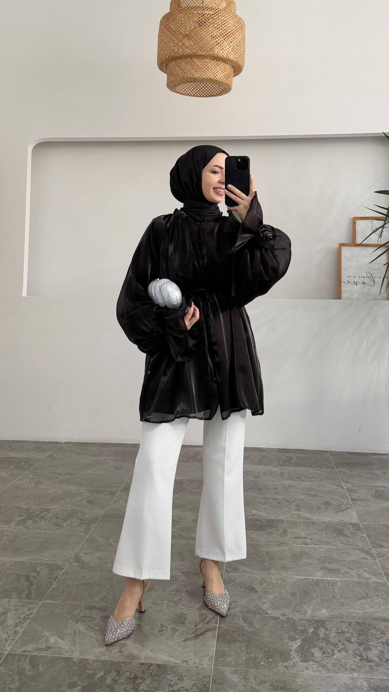 Aknay Organze Gül Detaylı Siyah Tunik