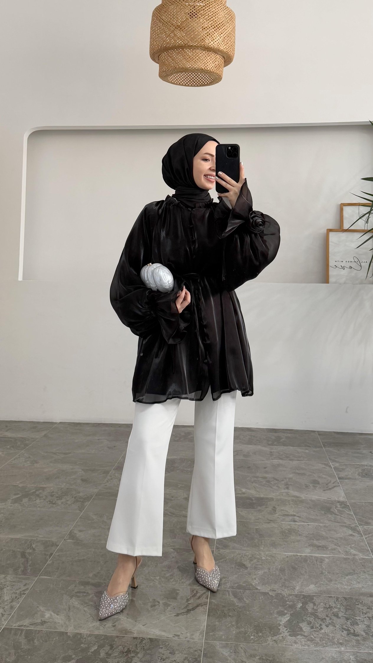 Aknay Organze Gül Detaylı Siyah Tunik