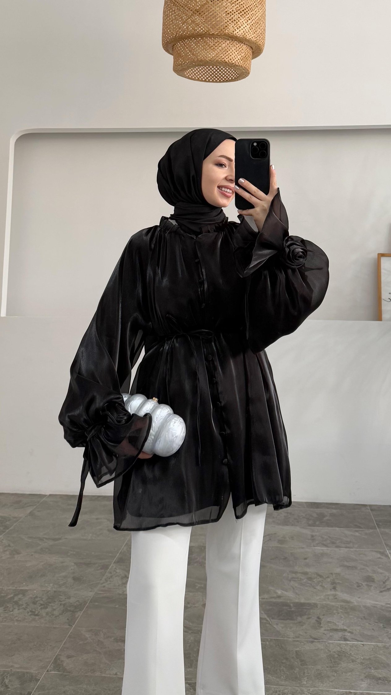 Aknay Organze Gül Detaylı Siyah Tunik