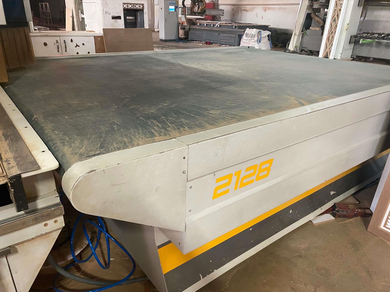 AES Raptor 2128 Yüklemeli Boşaltmalı Düz Tabla Cnc (2011)