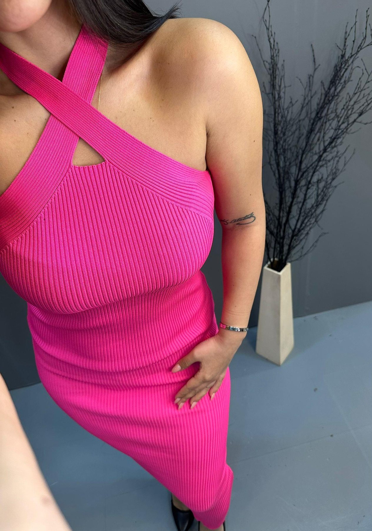 Pembe Çapraz Askılı Elbise