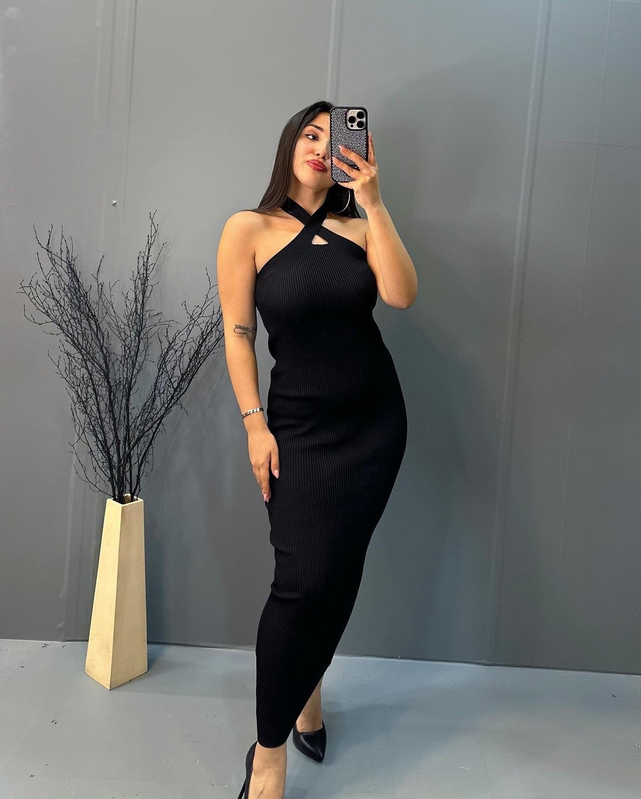 Siyah Çapraz Askılı Elbise