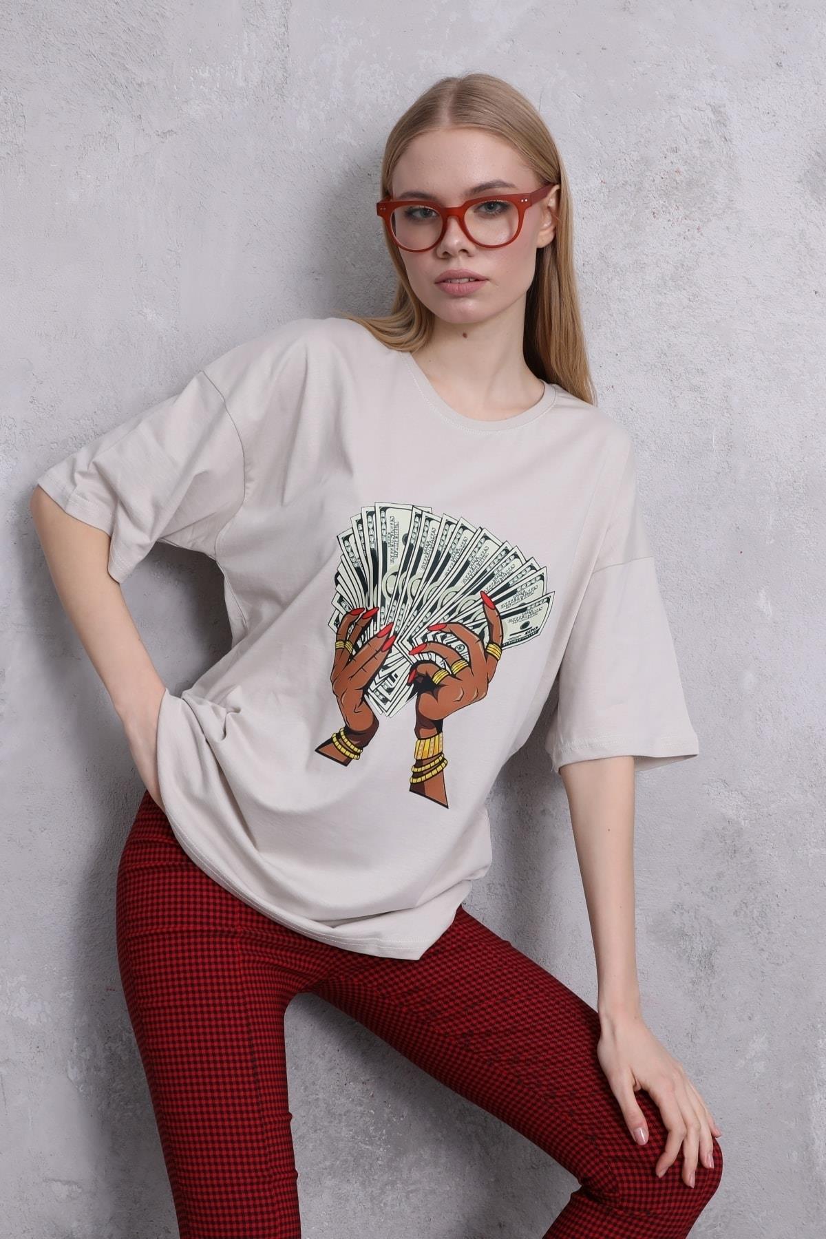 Kadın Dollar In My Hand Baskılı Oversize T-shirt