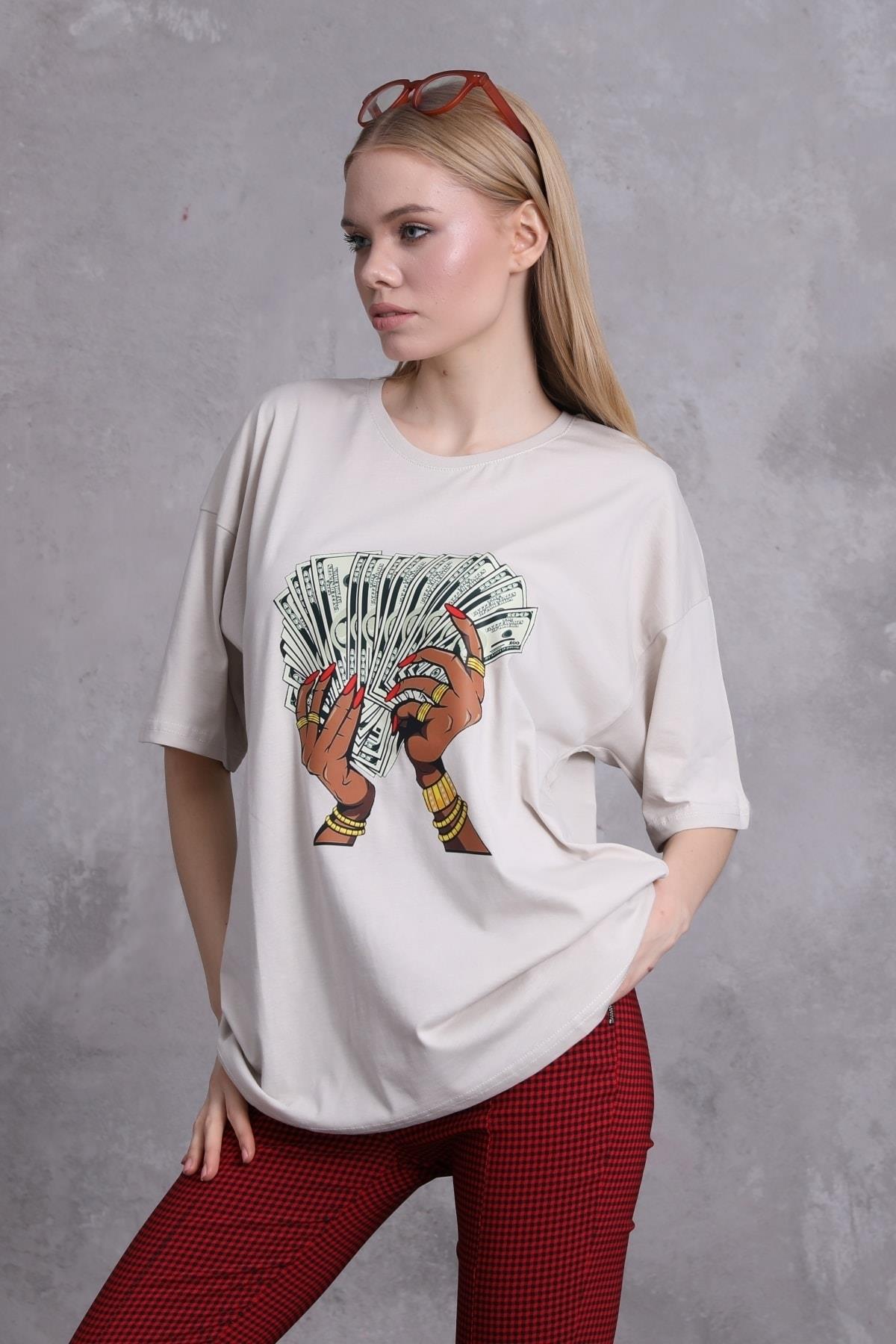 Kadın Dollar In My Hand Baskılı Oversize T-shirt