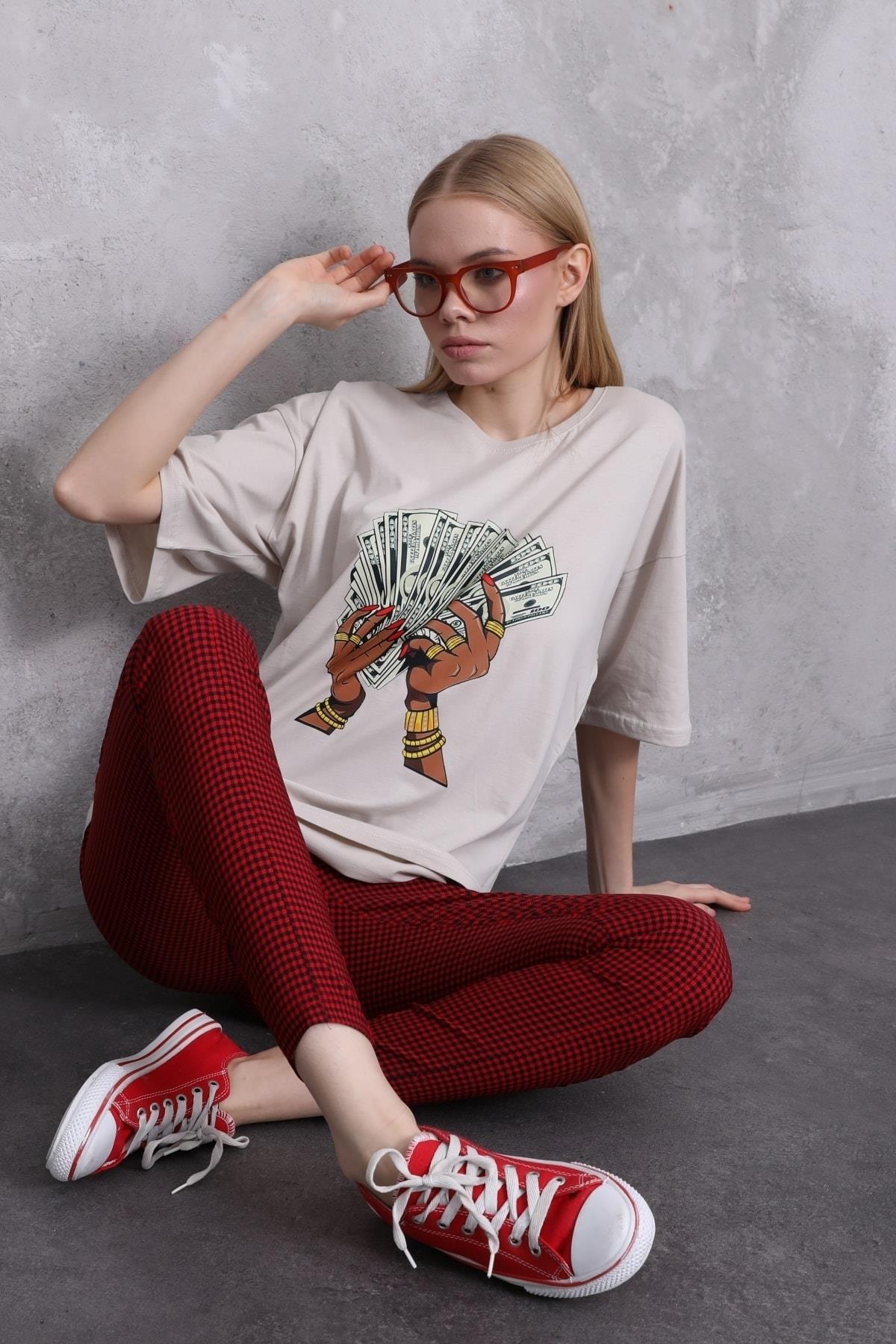 Kadın Dollar In My Hand Baskılı Oversize T-shirt