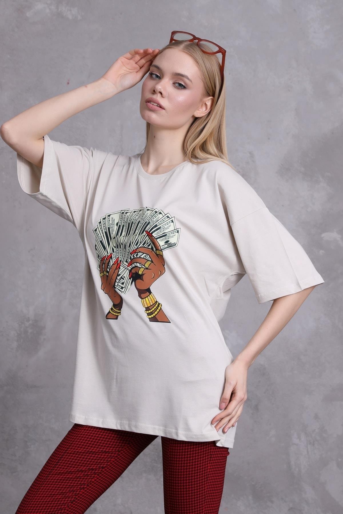 Kadın Dollar In My Hand Baskılı Oversize T-shirt