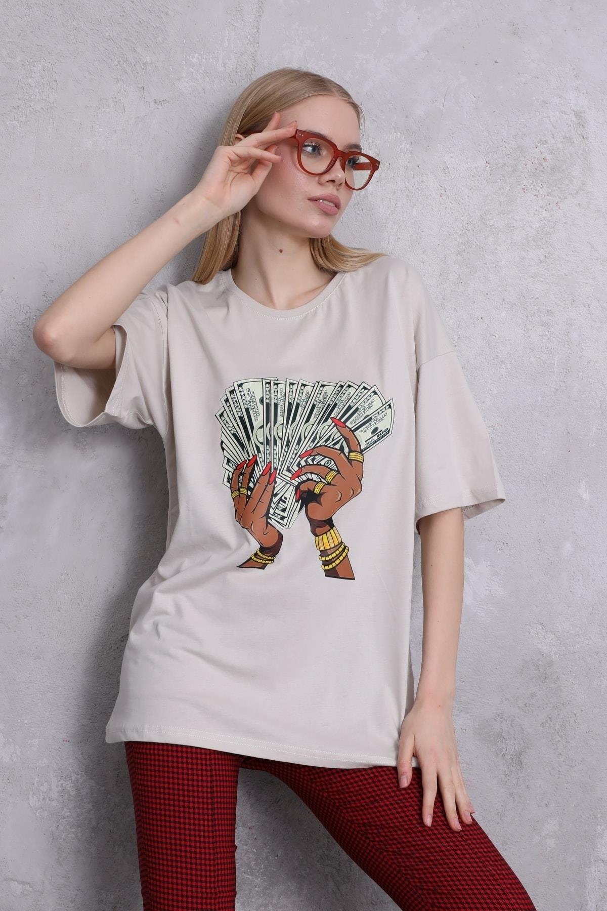 Kadın Dollar In My Hand Baskılı Oversize T-shirt