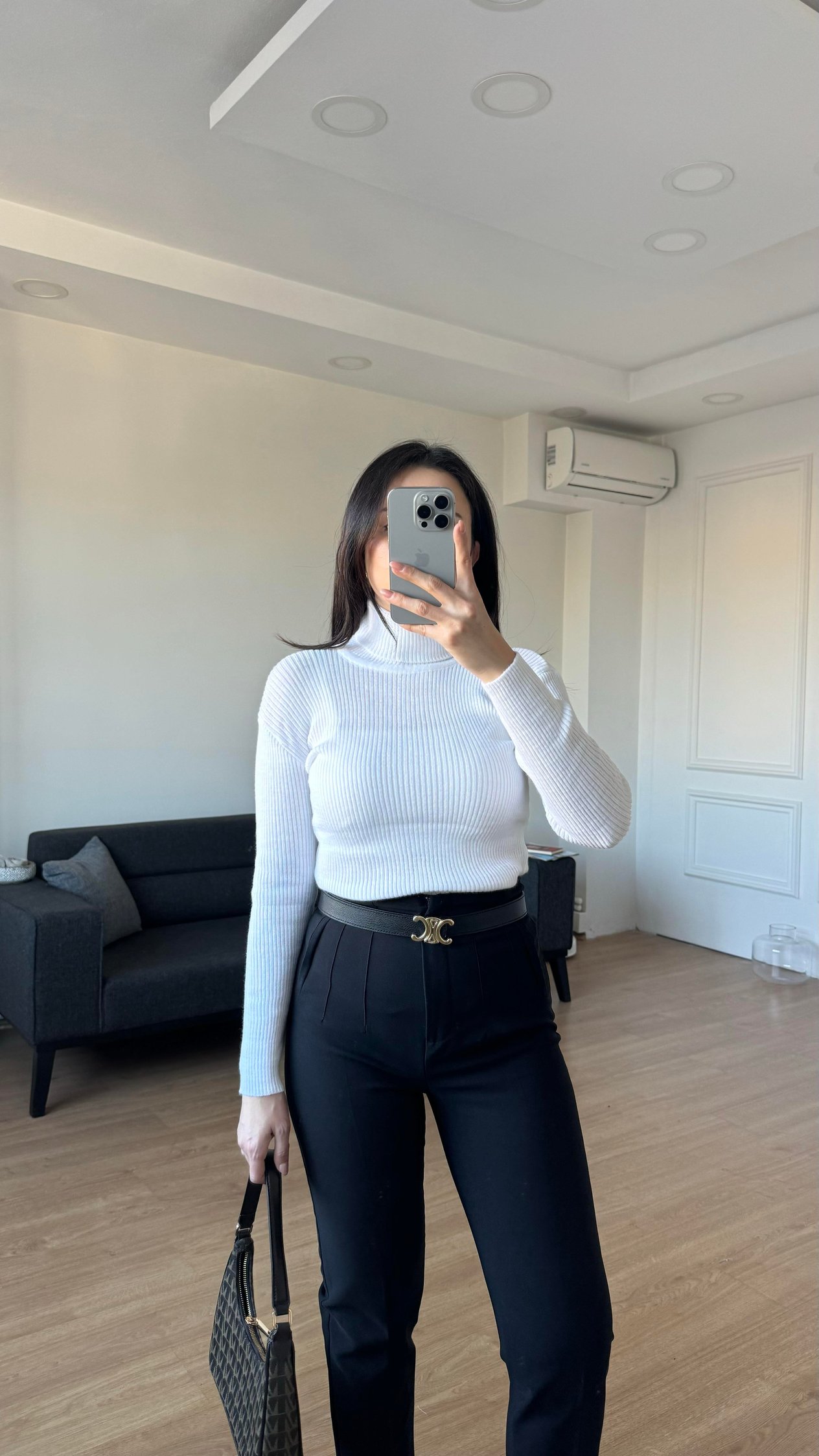 Fitilli Beyaz Boğazlı Kazak