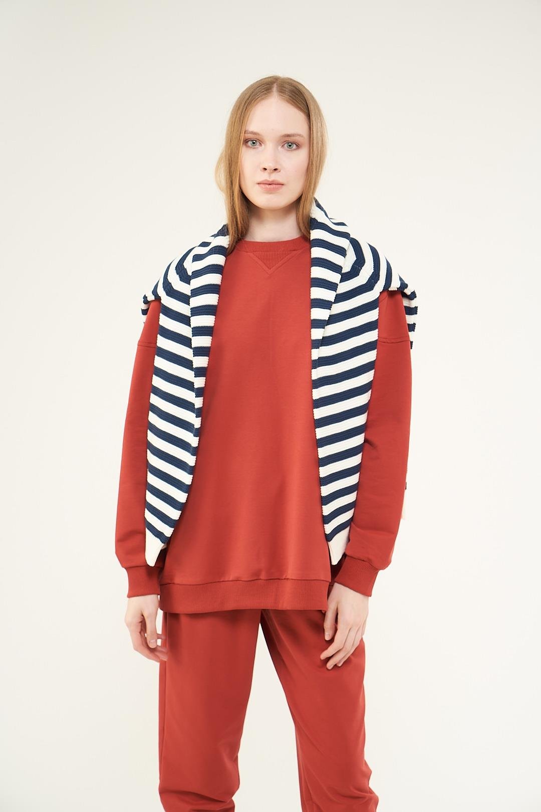 Üçgen Detaylı Sweatshirt Kırmızı