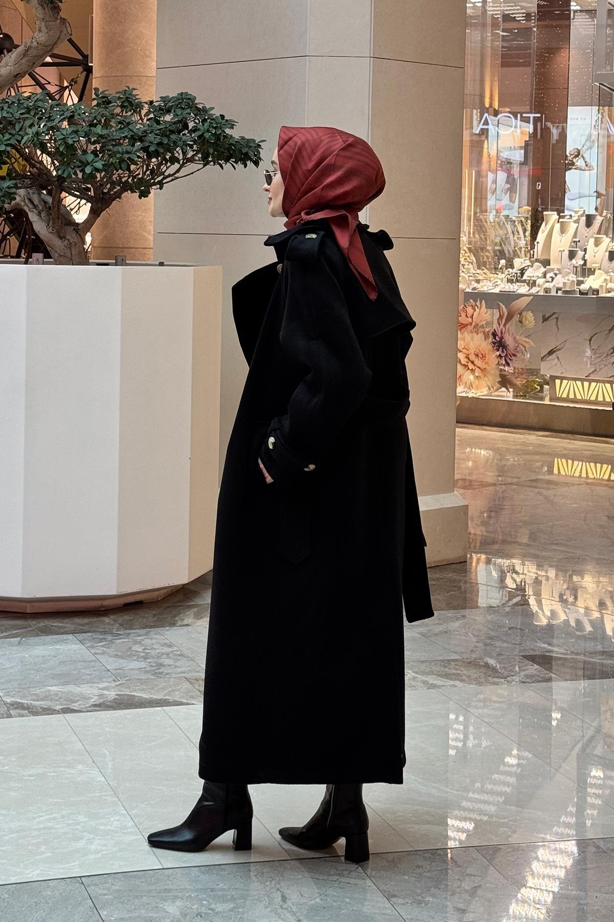 Uzun Apolet Detaylı Kaşe Kaban Siyah