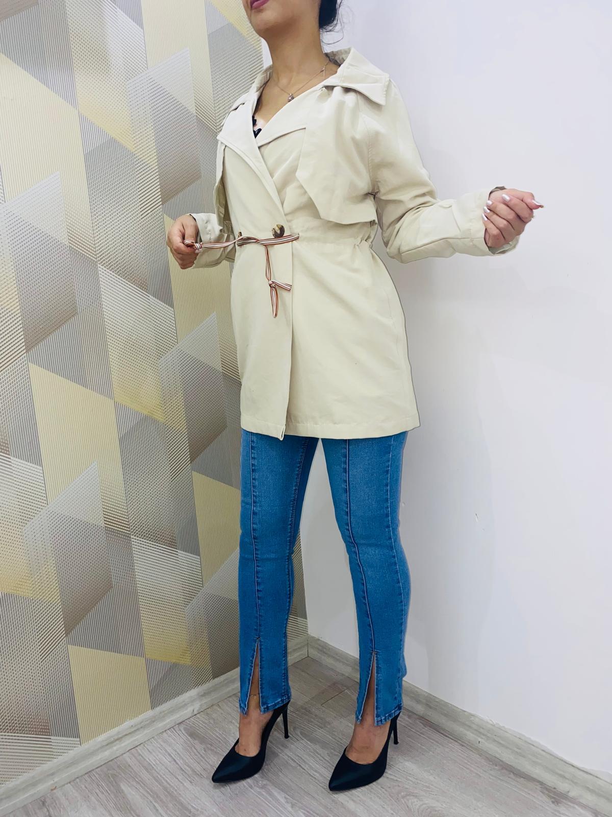 Beli Lastik Detay Bağlamalı Trençkot Bej