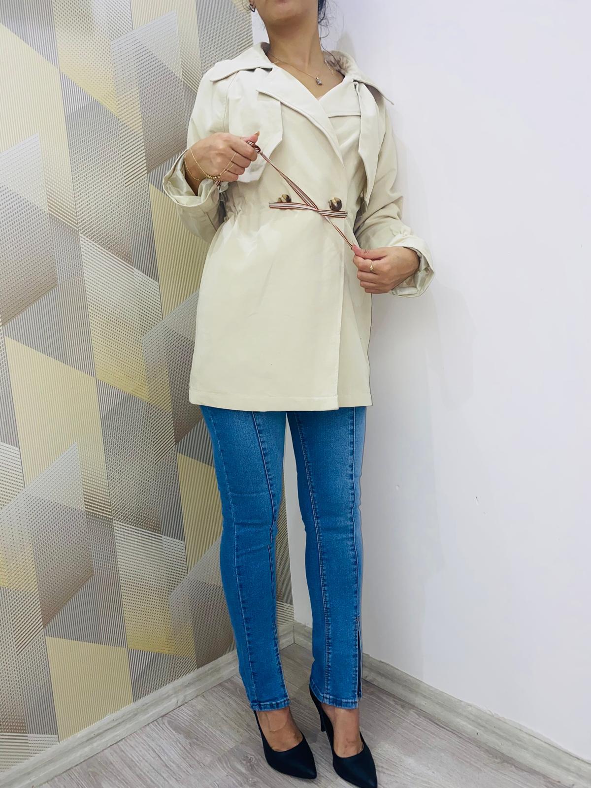 Beli Lastik Detay Bağlamalı Trençkot Bej